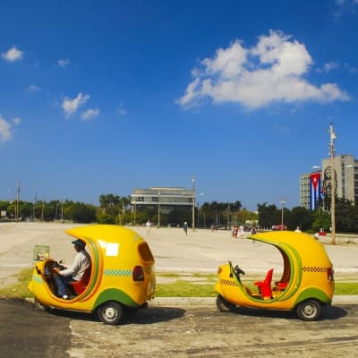 La Havane moderne en coco taxi