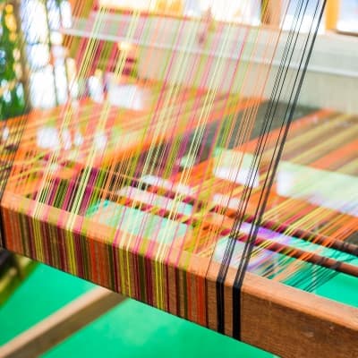Visite d'une fabrique de tapis en soie
