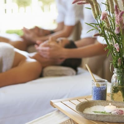Moment de relaxation au Frangipani SPA