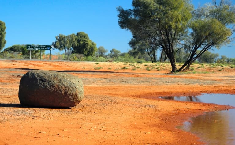 Cap vers le centre rouge : Uluru