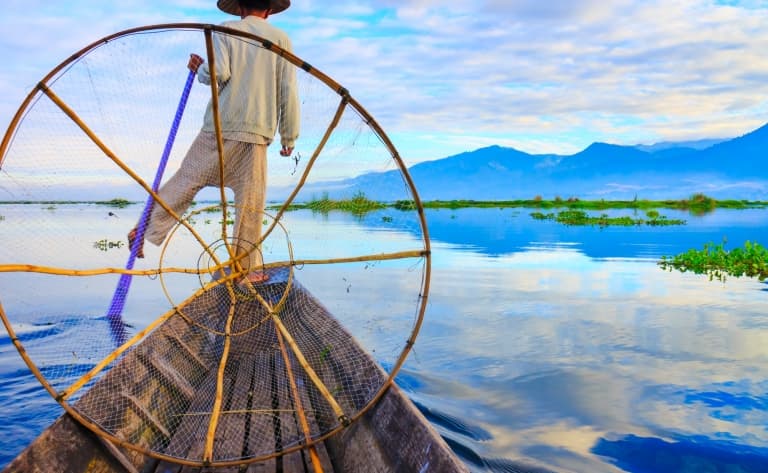 Naviguer sur le lac Inle