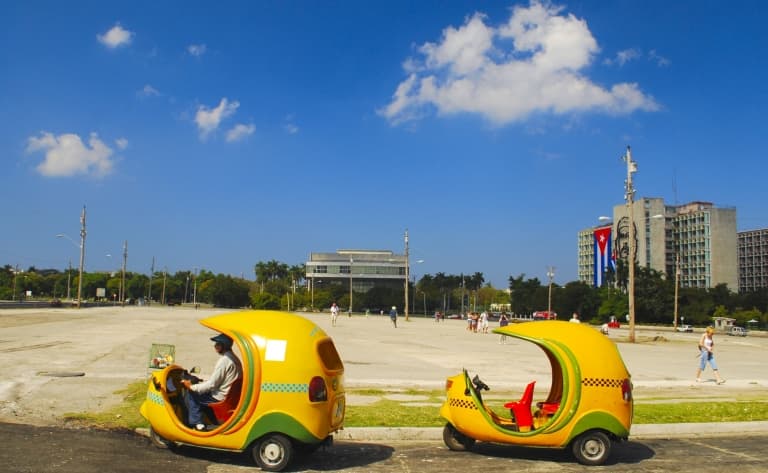 La Havane moderne en coco taxi