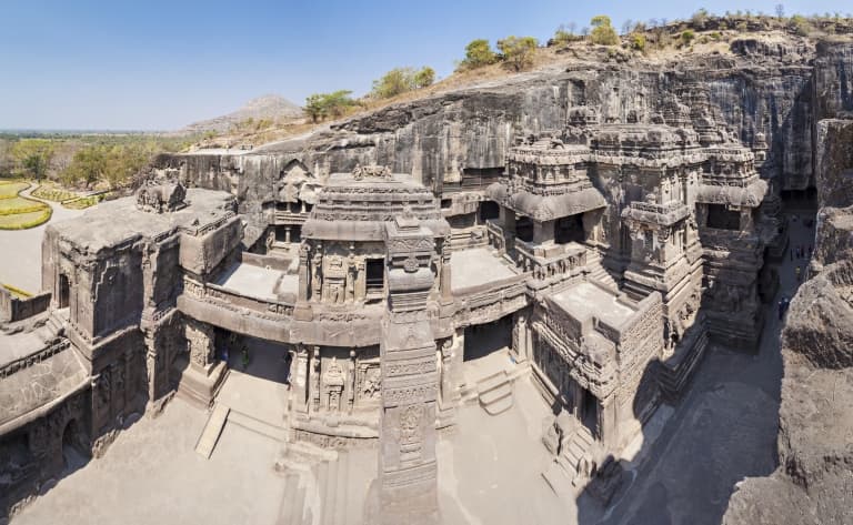 Visite des célèbres temples rupestres d’Ellora