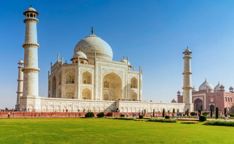 Splendeur immaculée : majestueux Taj Mahal…