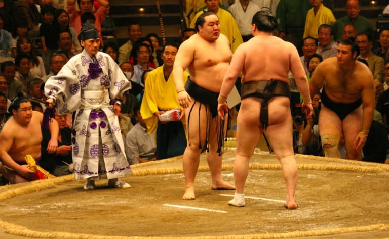 Assistez à un match de sumos à Tokyo