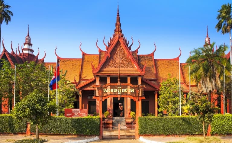 Retour à Phnom Penh et première découverte