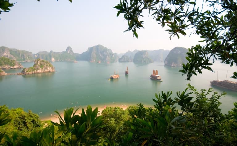 Croisière en Baie d’Halong : la descente du dragon