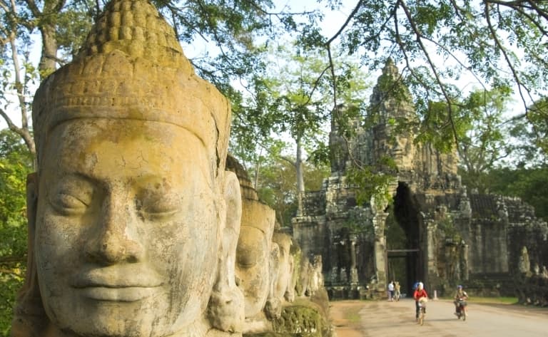Les bas-reliefs d’Angkor et son atmosphère lacustre !